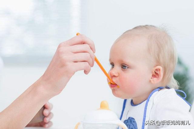 几个月大的宝宝可以添加辅食？